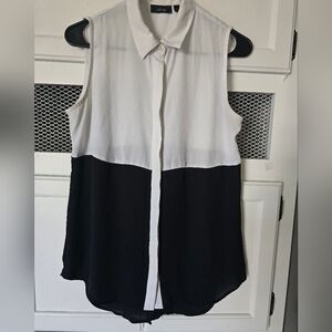 ⭐️Apt. 9 Black and White Sleeveless Asymmetrical Blouse